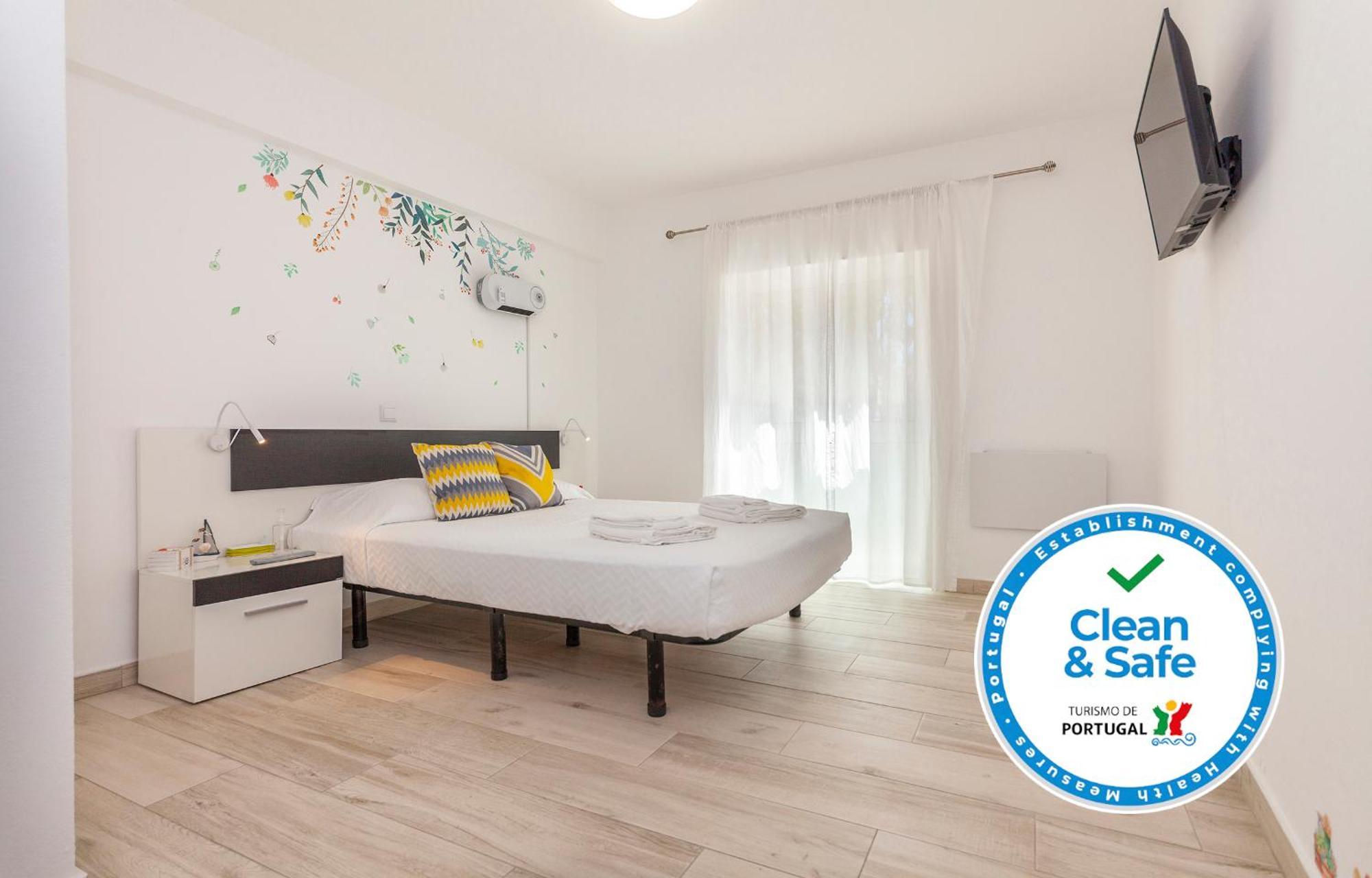 M - Martin & Tomas Guesthouse Lagos Room photo