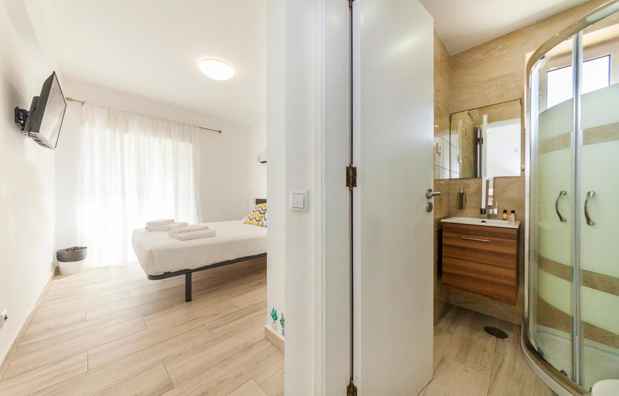 M - Martin & Tomas Guesthouse Lagos Room photo